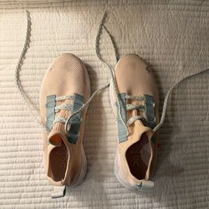 On Cloud Easy Sneakers Women's Size 7